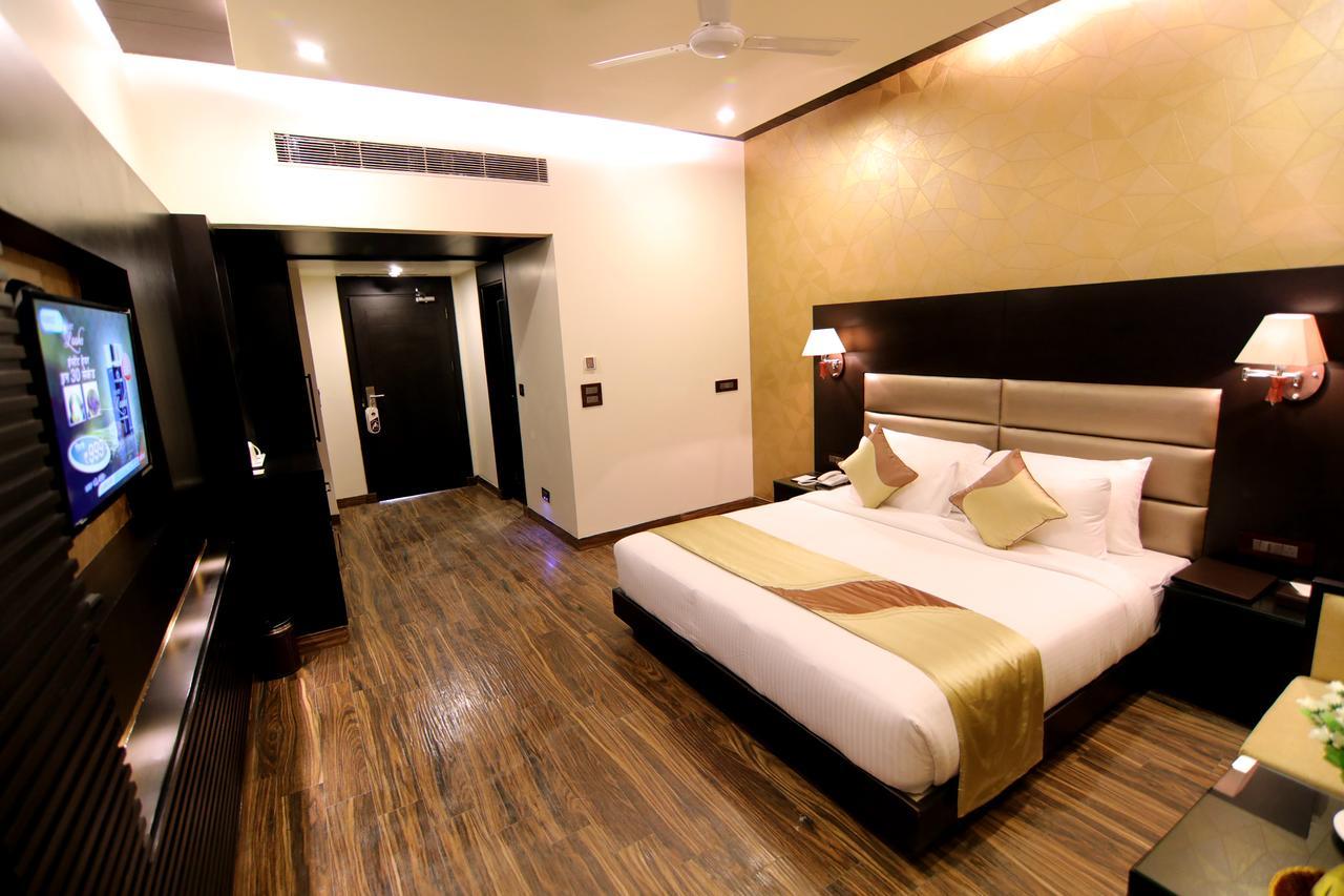 הרידוואר Hotel Grand Orchid מראה חיצוני תמונה