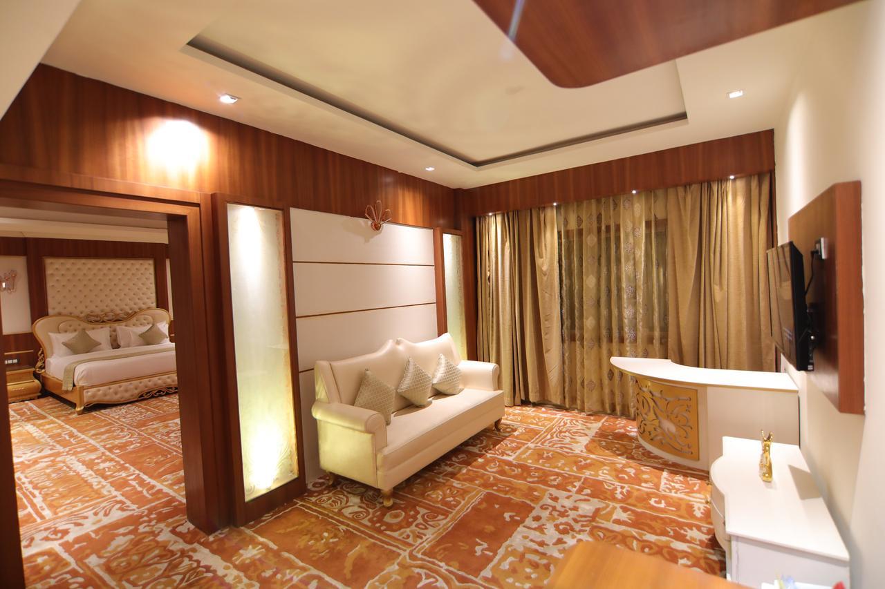 הרידוואר Hotel Grand Orchid מראה חיצוני תמונה