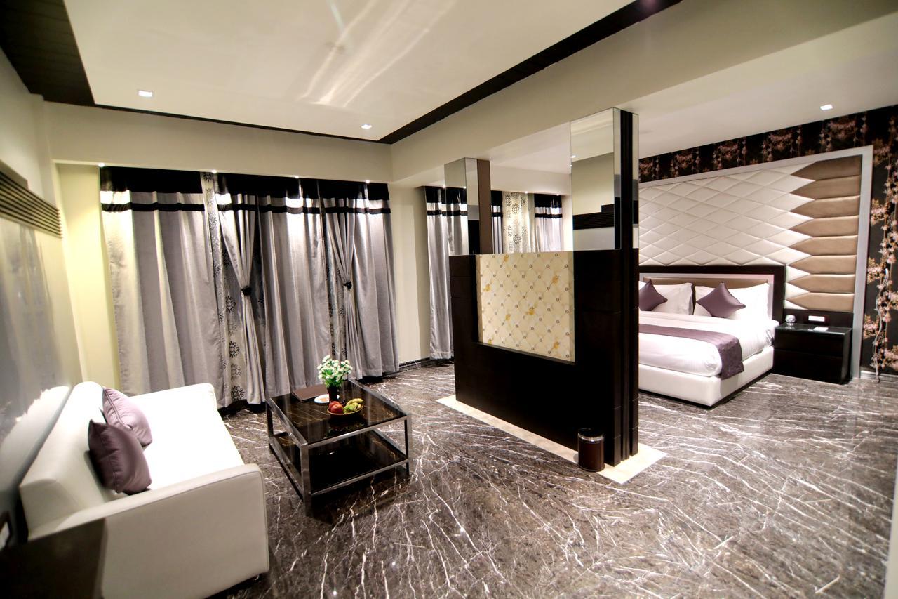 הרידוואר Hotel Grand Orchid מראה חיצוני תמונה