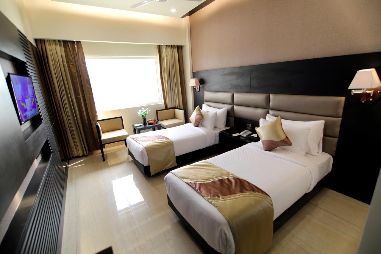 הרידוואר Hotel Grand Orchid מראה חיצוני תמונה