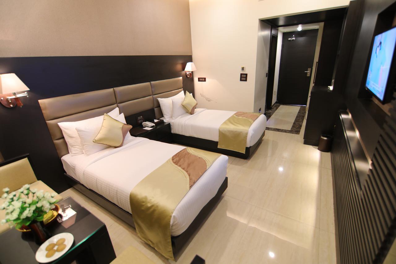 הרידוואר Hotel Grand Orchid מראה חיצוני תמונה